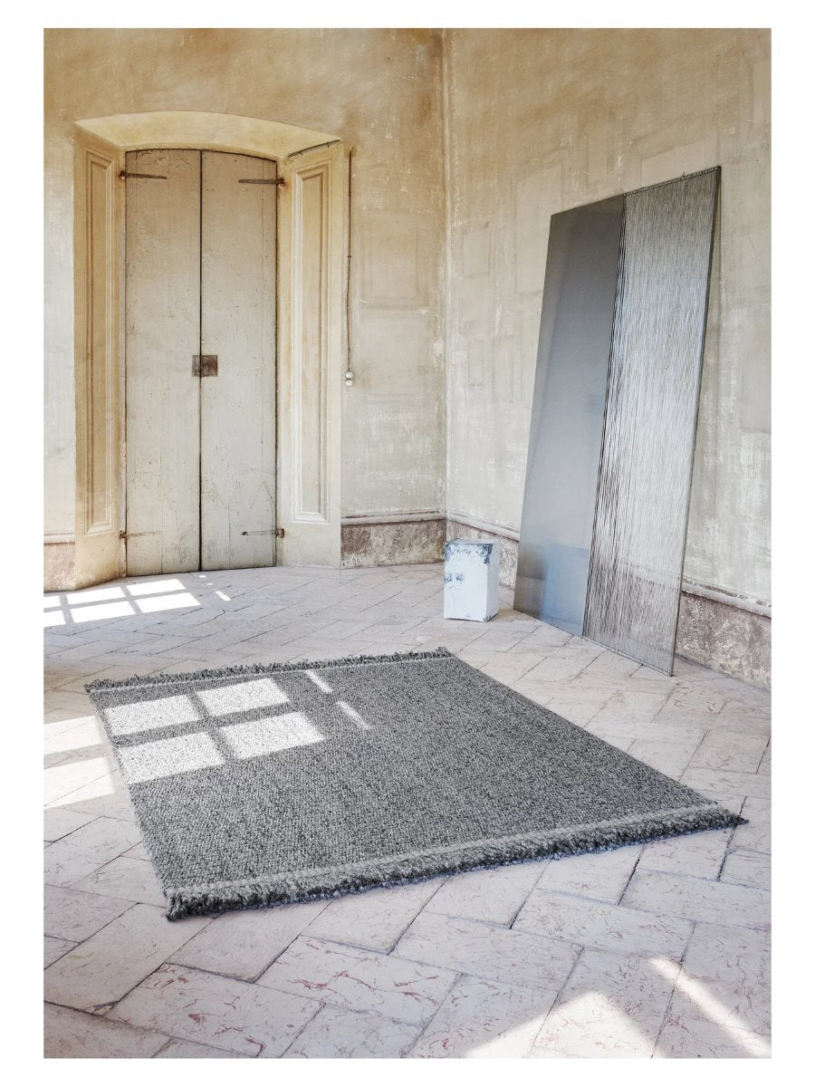 Linie Design Elmo Teppich in Grau