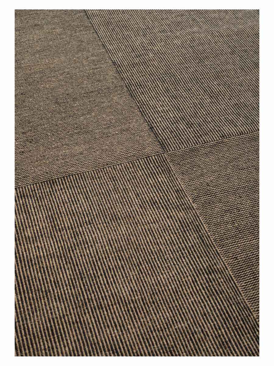 Linie Design Kent Teppich in Schwarz