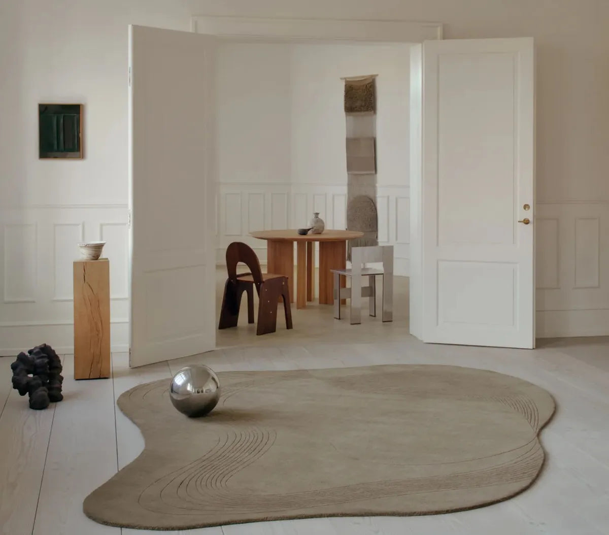 Linie Design Teppich in organischer Form – Wohneinmal Living