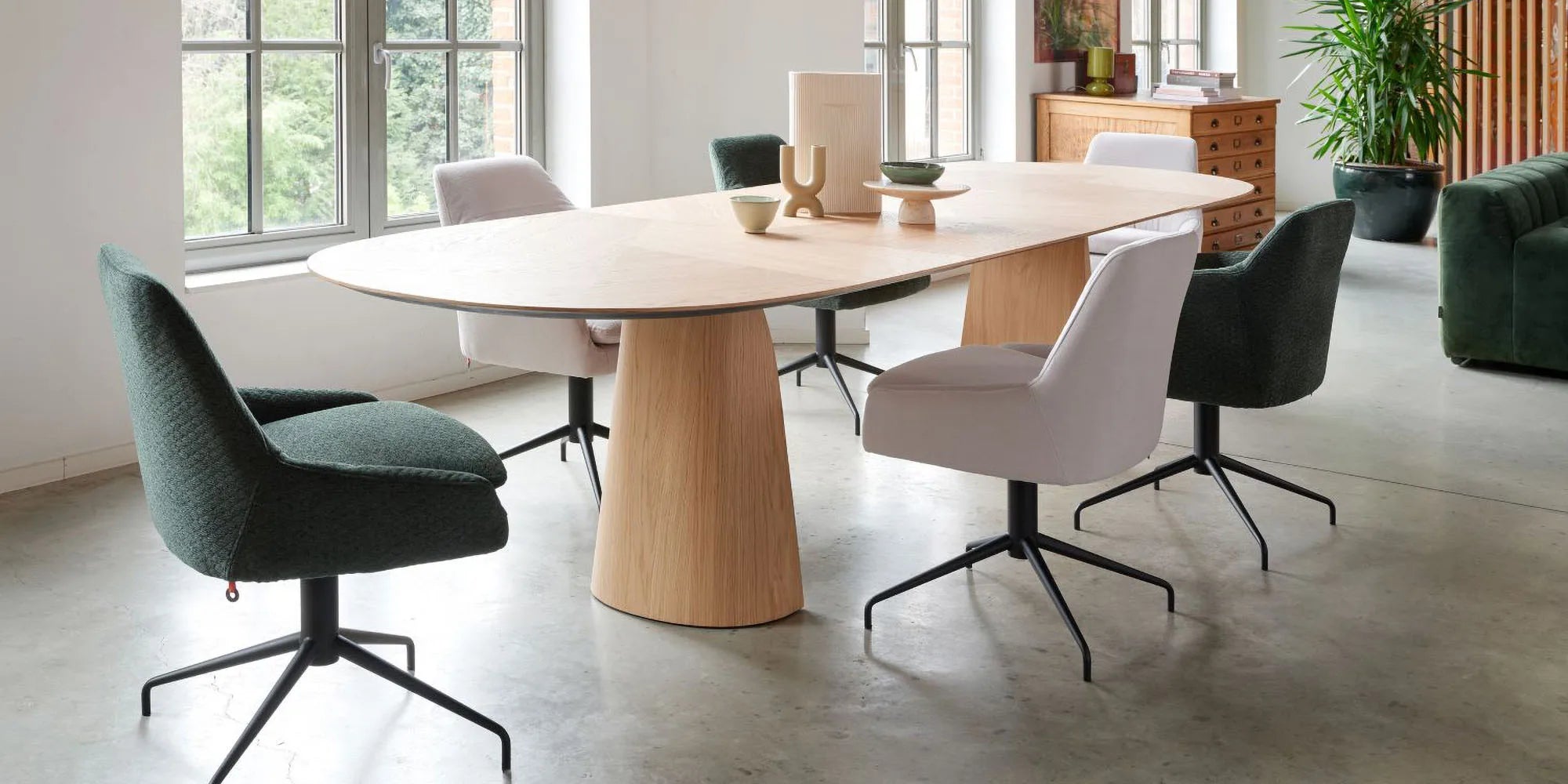 Mobitec Tisch – Modernes Design trifft handwerkliche Qualität